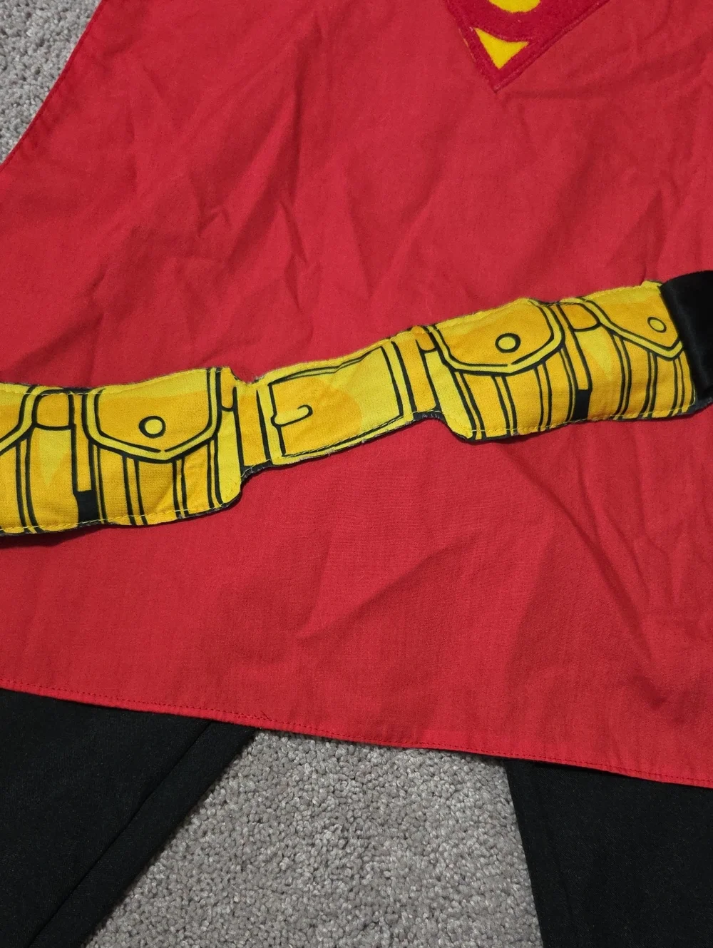 Superman hero Red Cape Costume with Yellow Belt Black Pants Kids Costume Size S
